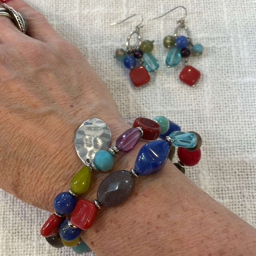 Matching colorful set dangle drop natural stone acrylic bead cluster earrings